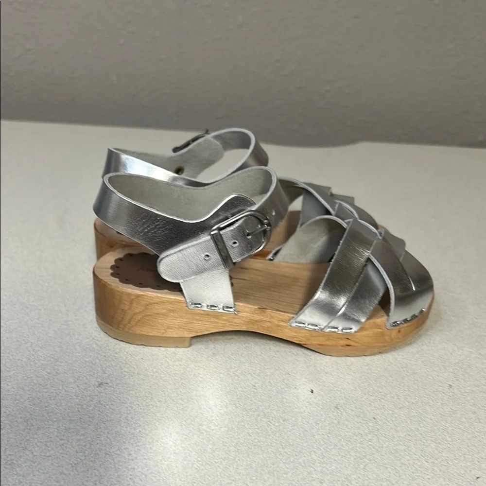 Hanna Andersson Silver Sandals for Effortless Style
